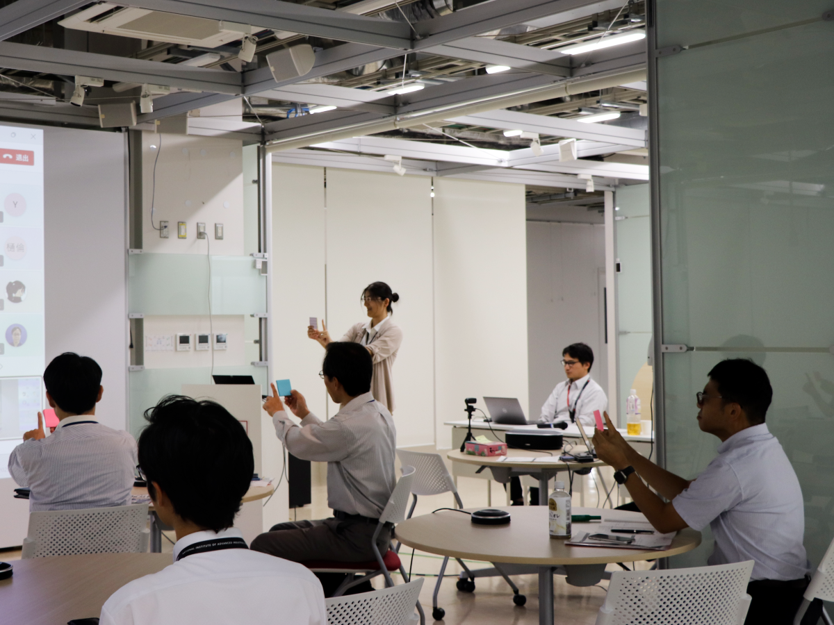 カラーカードを使って視機能を体験