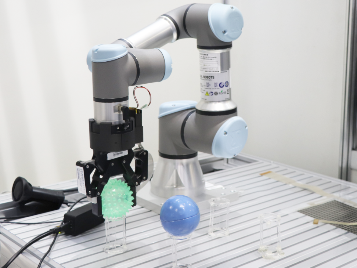 触覚センサを付与したロボットハンド