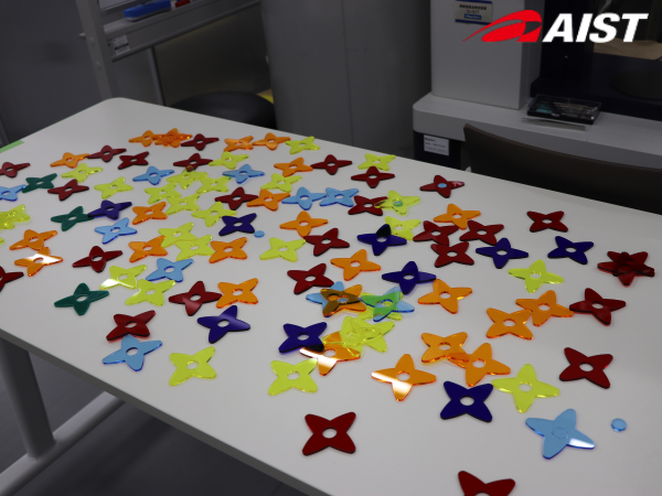 完成した色とりどりの手裏剣の画像