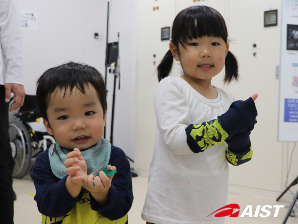 忍者ポーズの小さな忍者さん