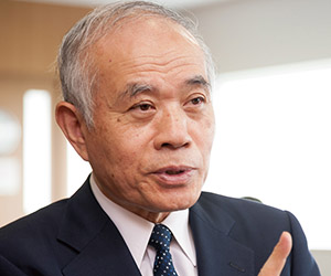 中鉢 良治 理事長の写真
