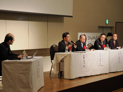 トークセッションの様子の写真