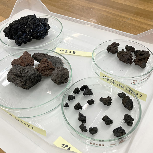 様々な場所で取れたスコリア