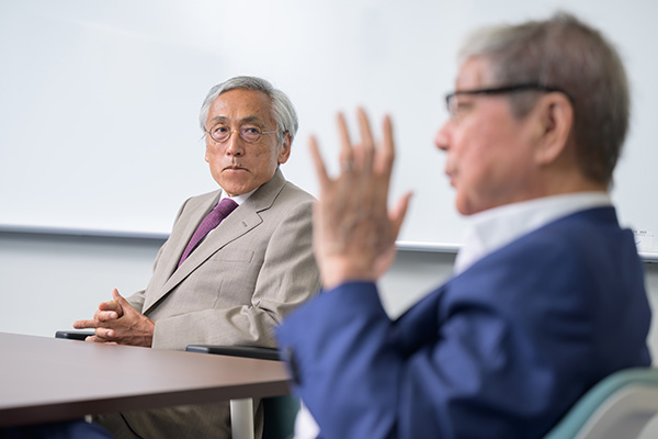 研究者2人の写真