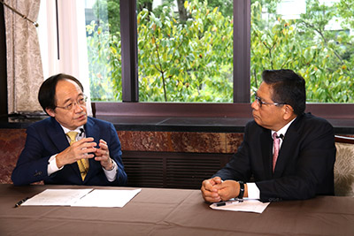 石村理事長と益センター長の写真