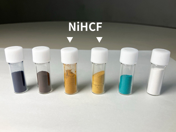 中心金属がニッケルと鉄のNiHCF