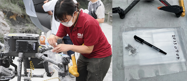 火山灰を分析する研究者の写真