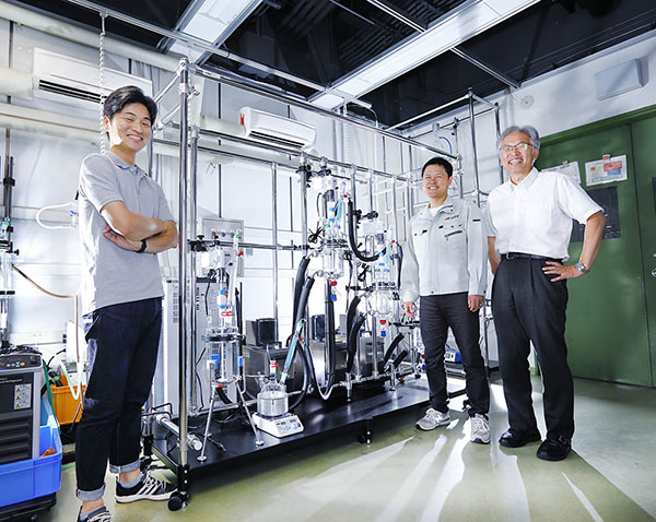 産総研マガジン「複合素材プラスチックを循環利用するケミカルリサイクルの新たな技術」に使われている写真